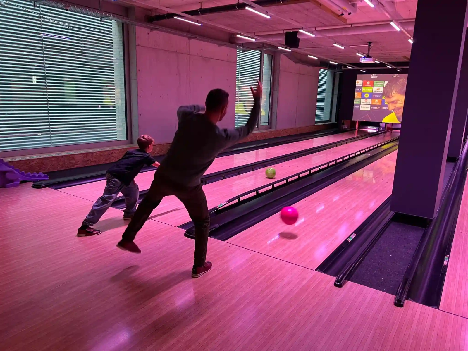 🎳ZETECH Team Bowling – Präzision mal anders!