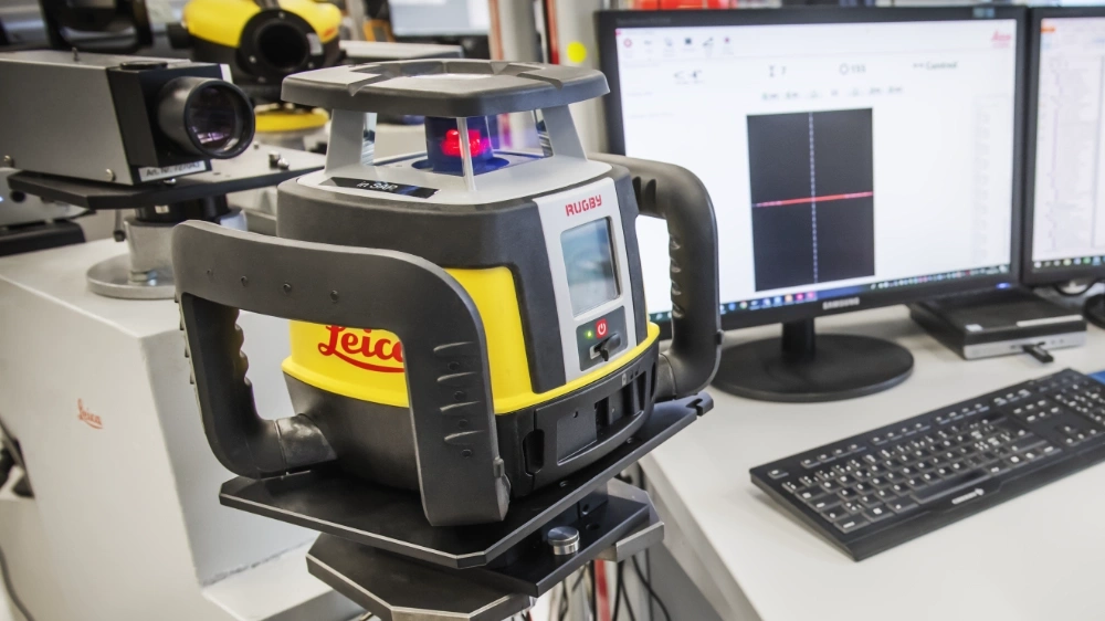 Jahreskontrolle und Wartung von Leica Vermessungsgeräten